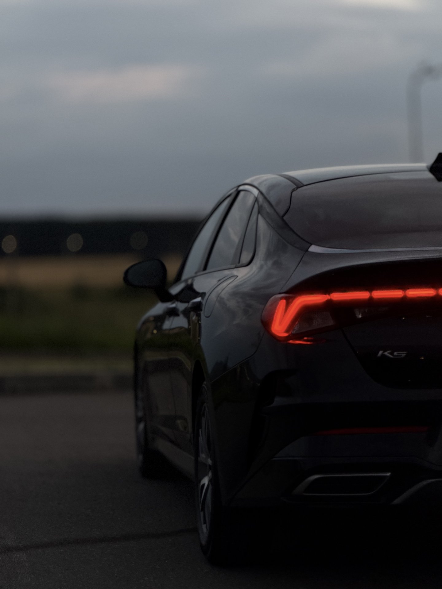 Kia K5 — сплошная задняя LED-полоса
